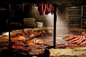 údenie mäsa  môžeme robiť horúcim alebo studeným dymom